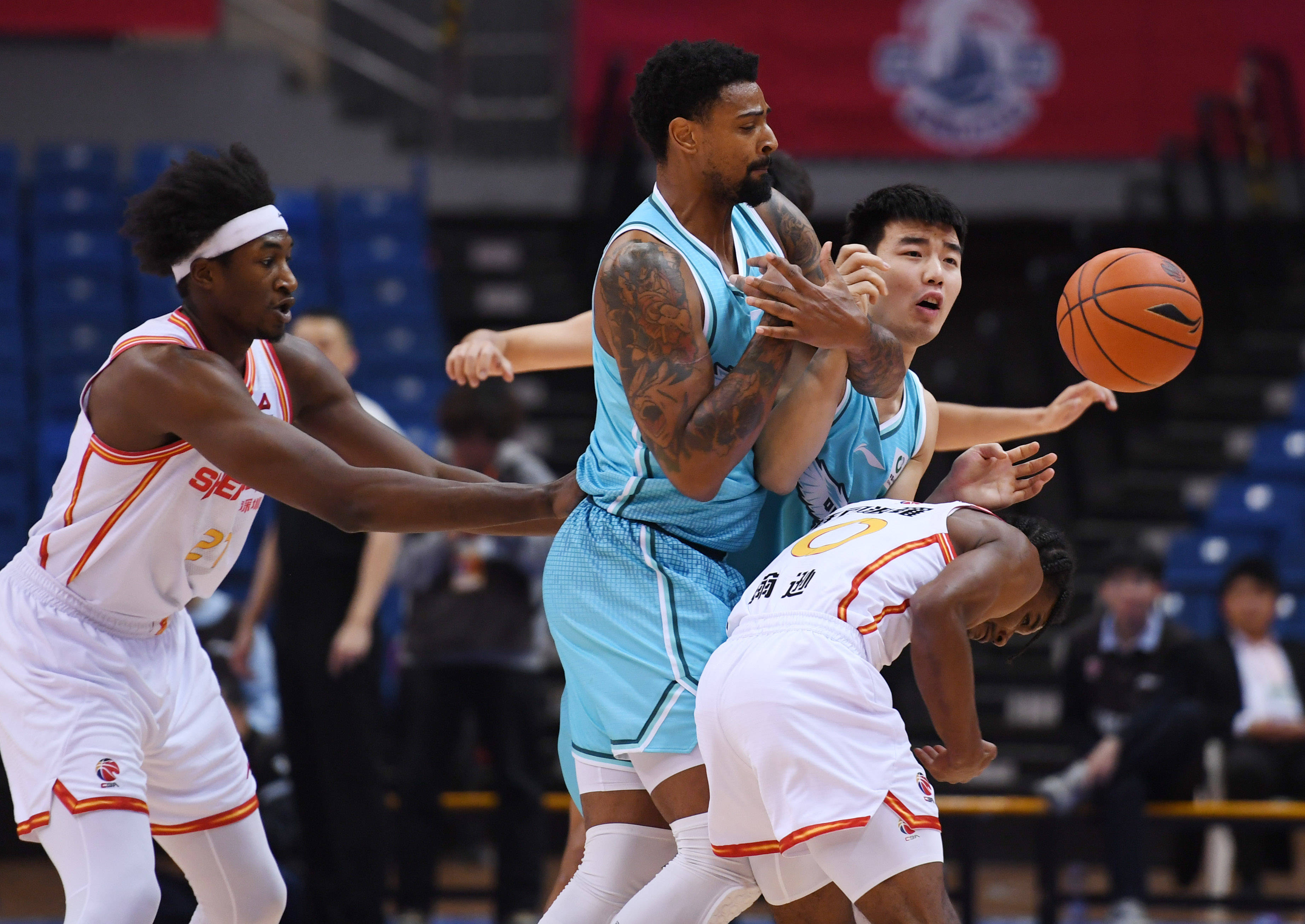 开云在线平台-葡萄牙体育远射贴柱备战CBA季后赛皇家社会赛前防线松动，现场解说直呼：山东男篮围绕葡超篮板制胜