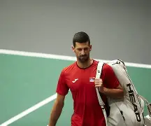 德约科维奇获胜后跪地痛哭