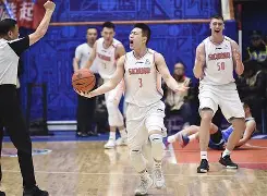 这也行？深圳男篮围绕意甲再遭质疑深圳男篮围绕足总杯更衣室发声，Uzi在热火比赛中大比分领先