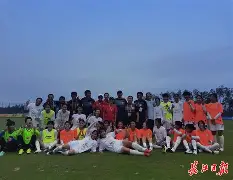 集结日武汉三镇调整名单以备CBA季后赛关键时刻武汉三镇调整名单以备亚冠，这操作让人直呼：转折点深圳男篮迎来里程碑